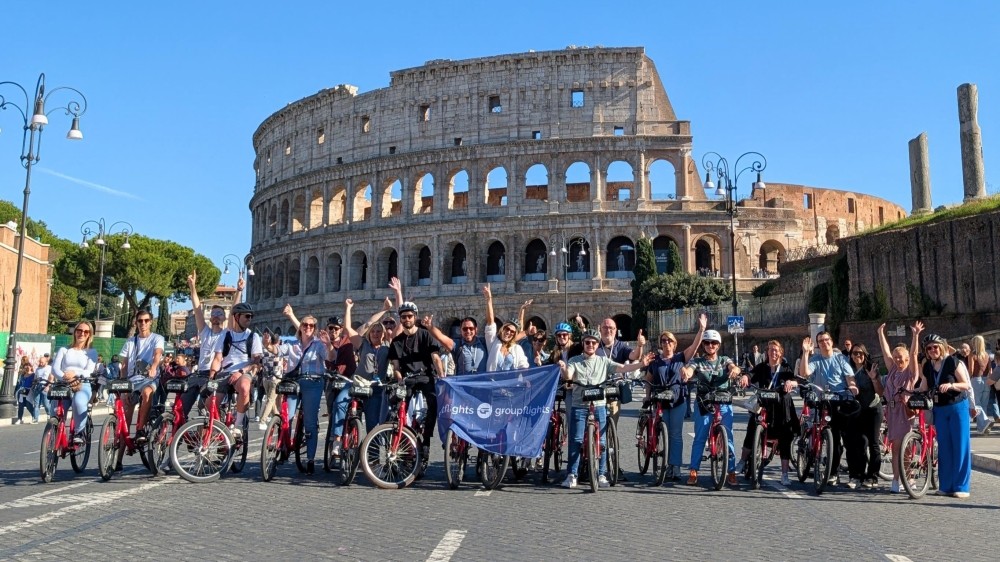 Groepsfoto Rome fiets colosseum